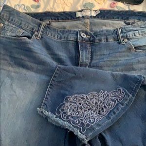 Torrid capris size 24